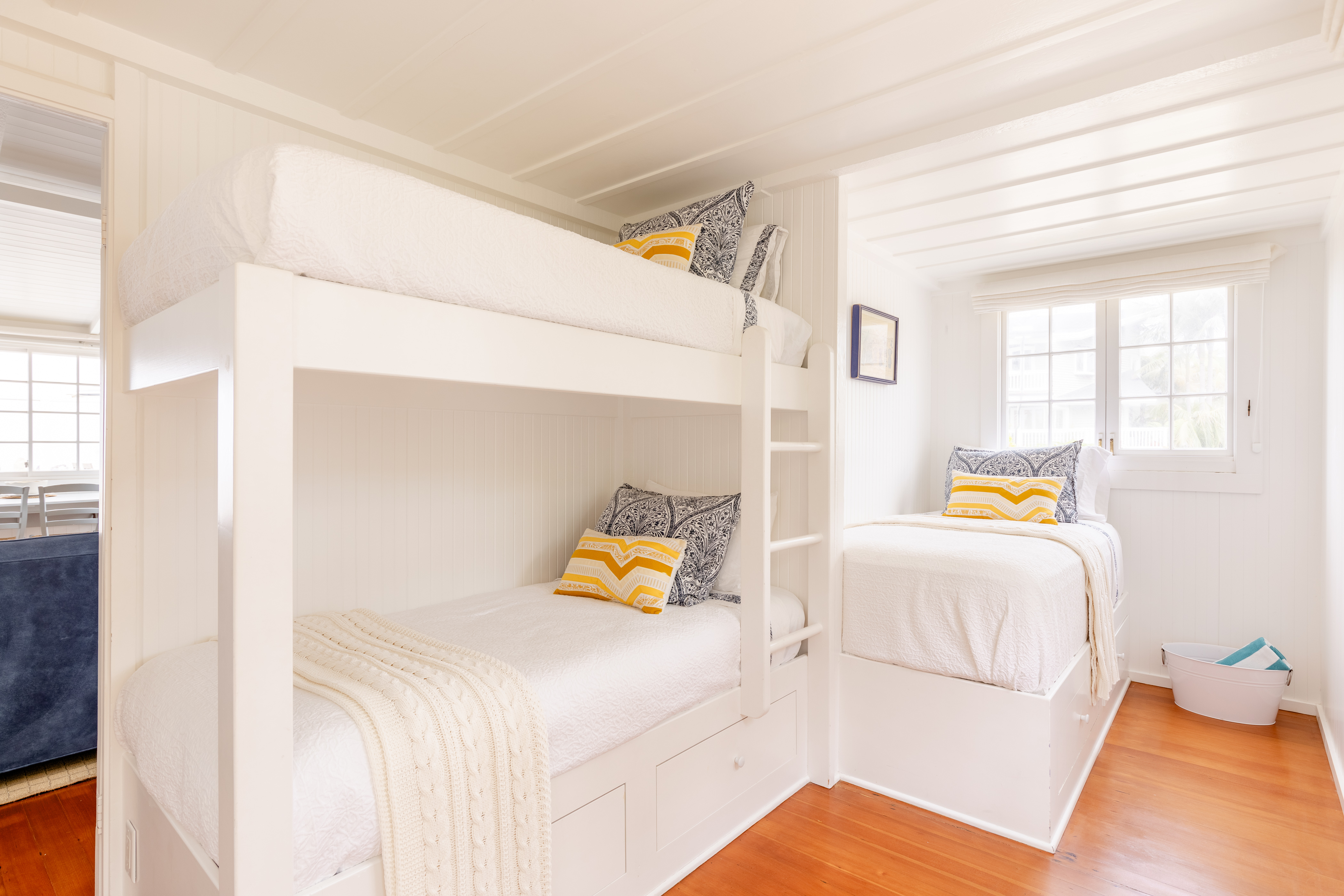 Ashton Kutcha_Mila Kunis_Beachhouse bunk room