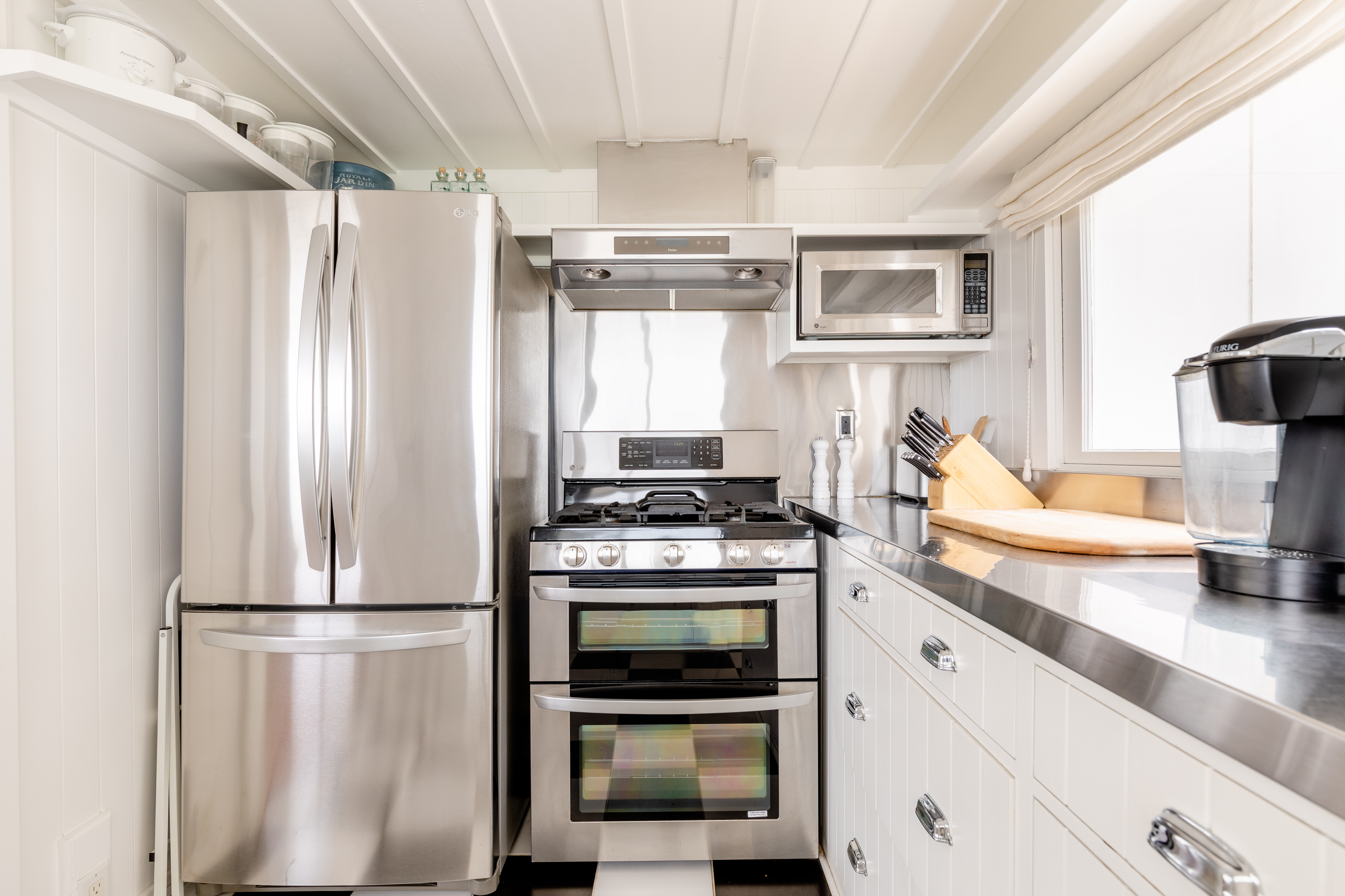 Ashton Kutcha Mila Kunis Beachhouse kitchen