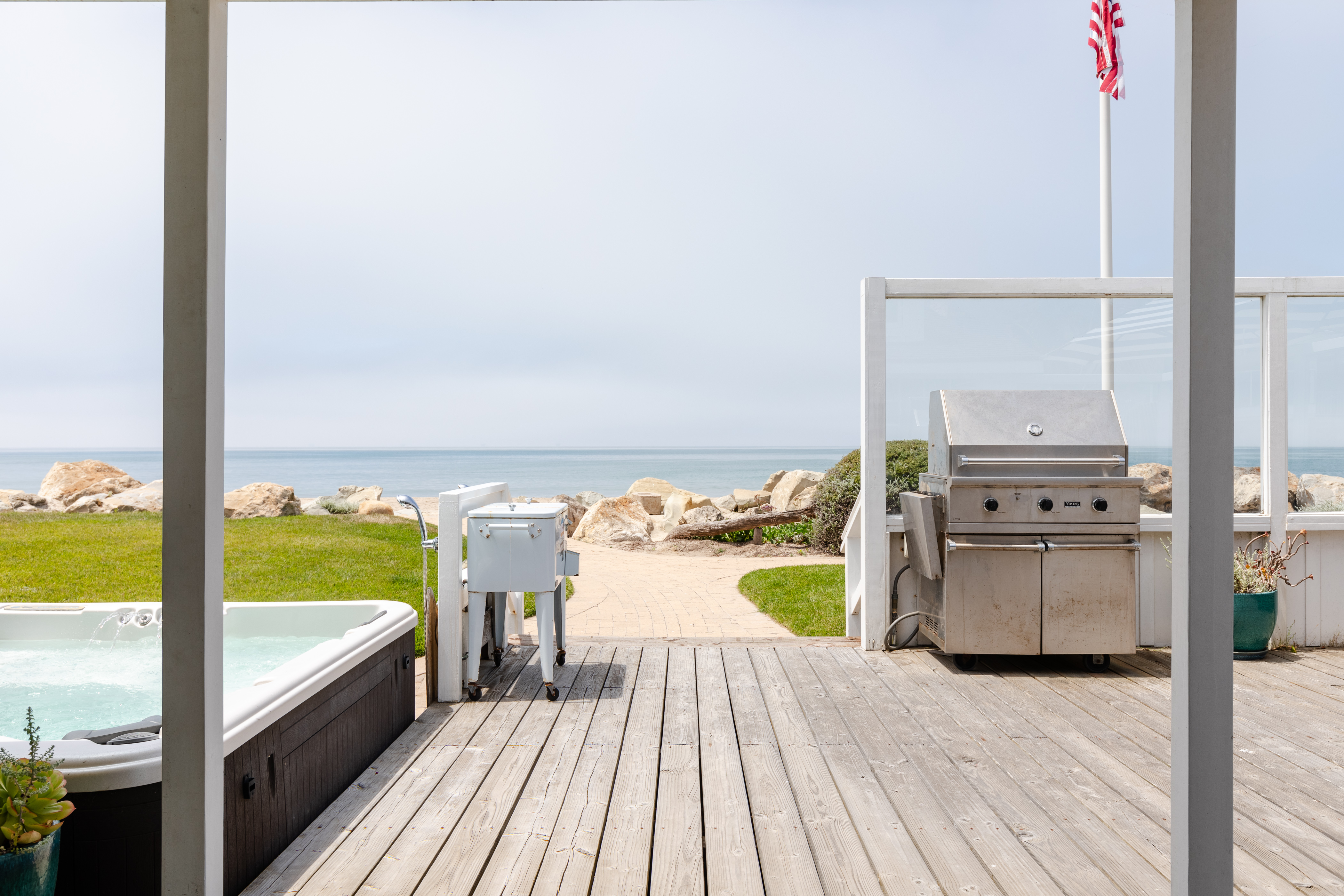 Ashton Kutcha Mila Kunis Beachhouse deck with hot tub and ocean view