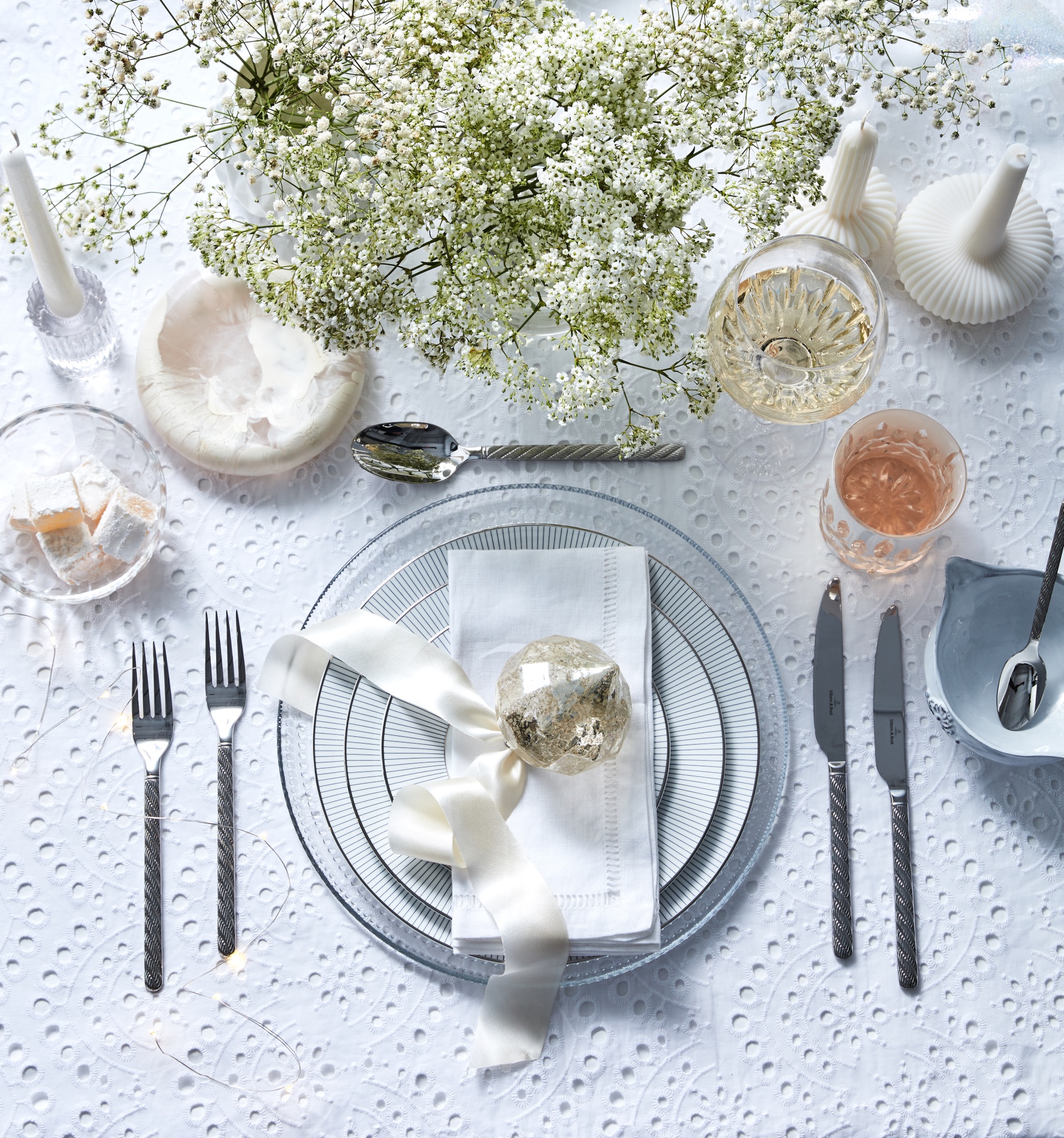Christmas table decorations with white table linen