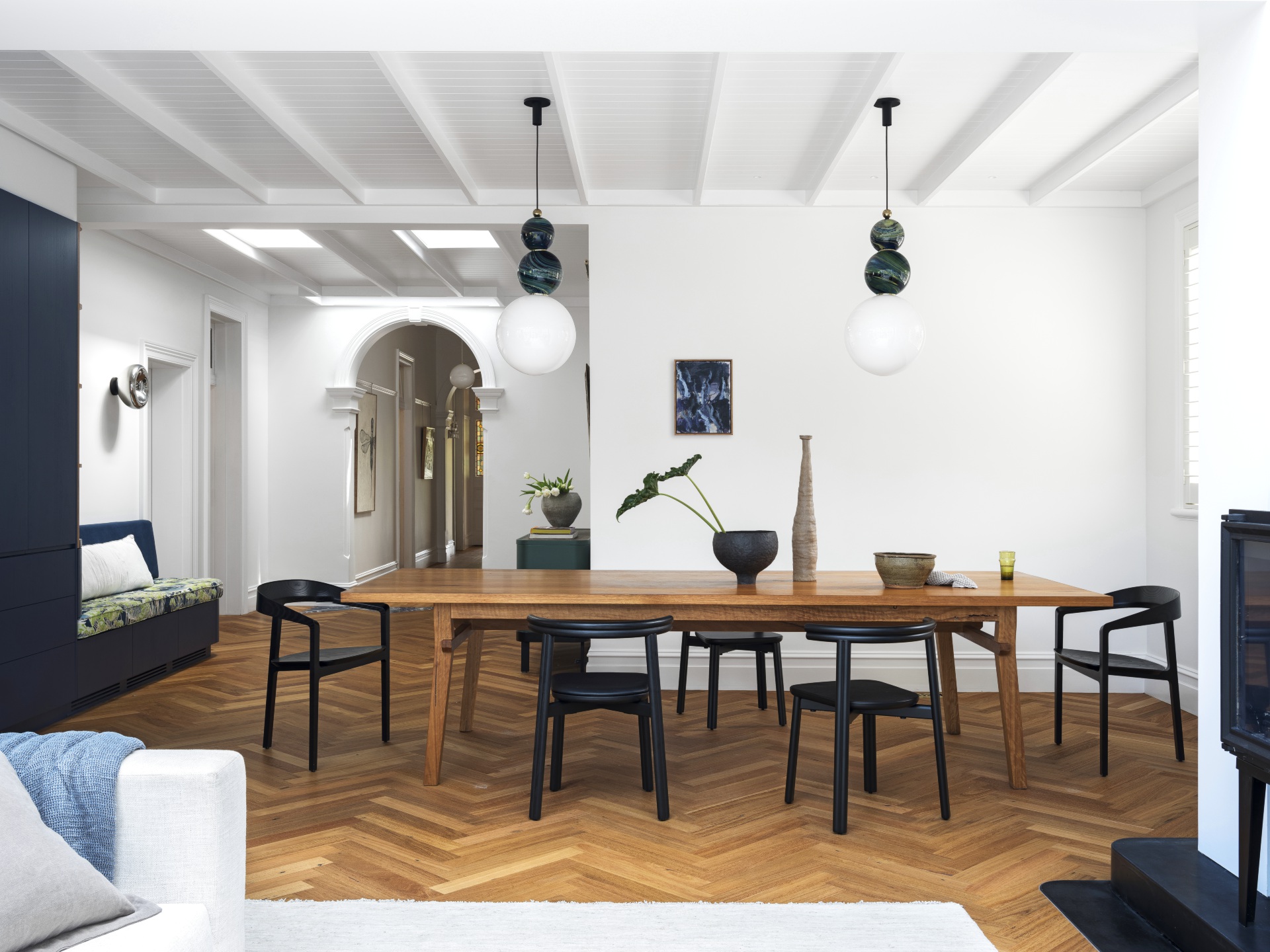 The dining room with ceiling beams. 