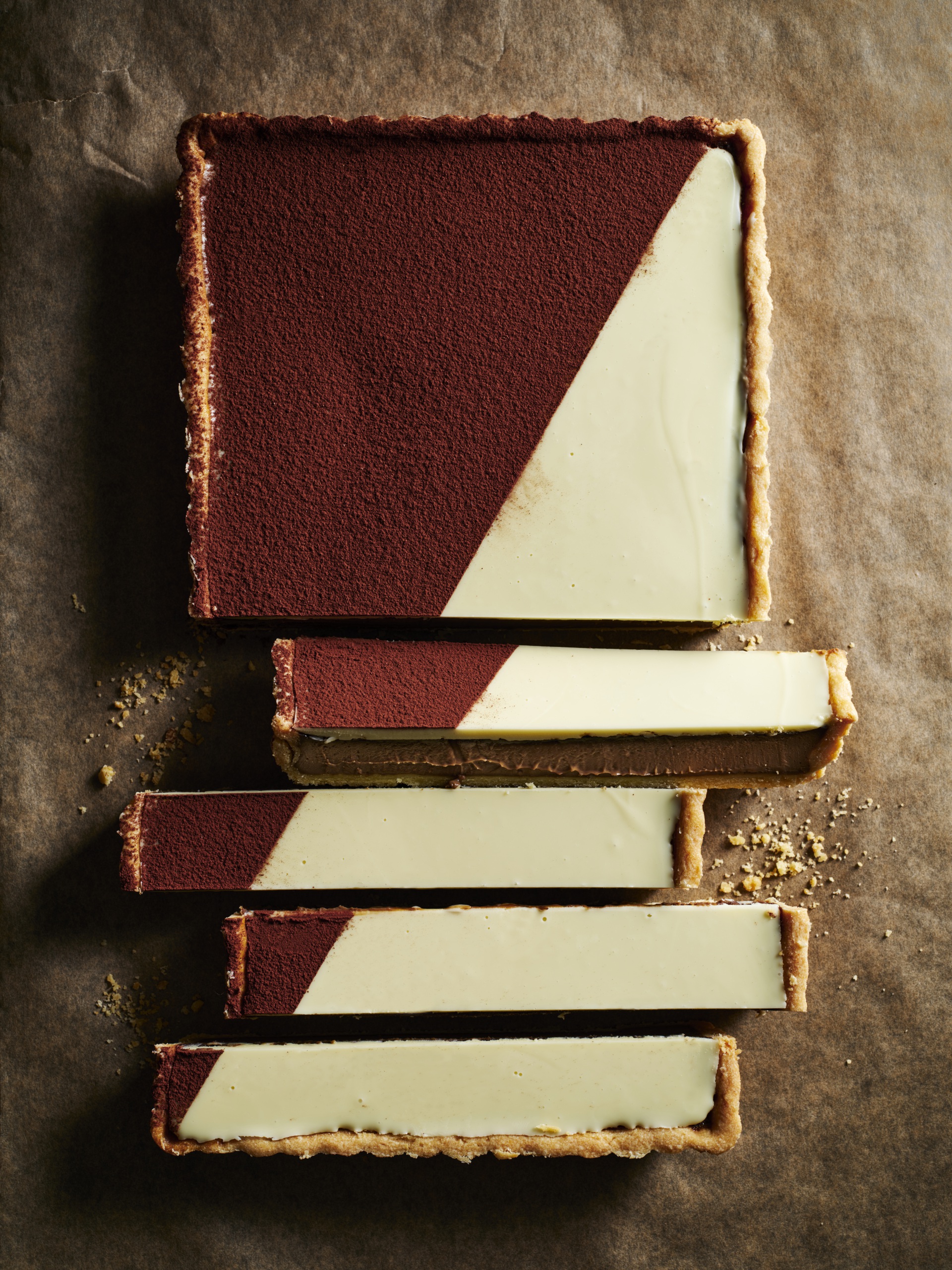 Custard tart with mocha and white chocolate