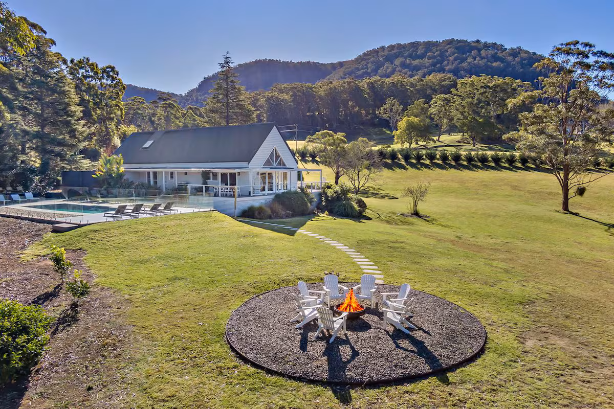 Kangaroo Valley accommodation white house exterior with large outdoor firepit area