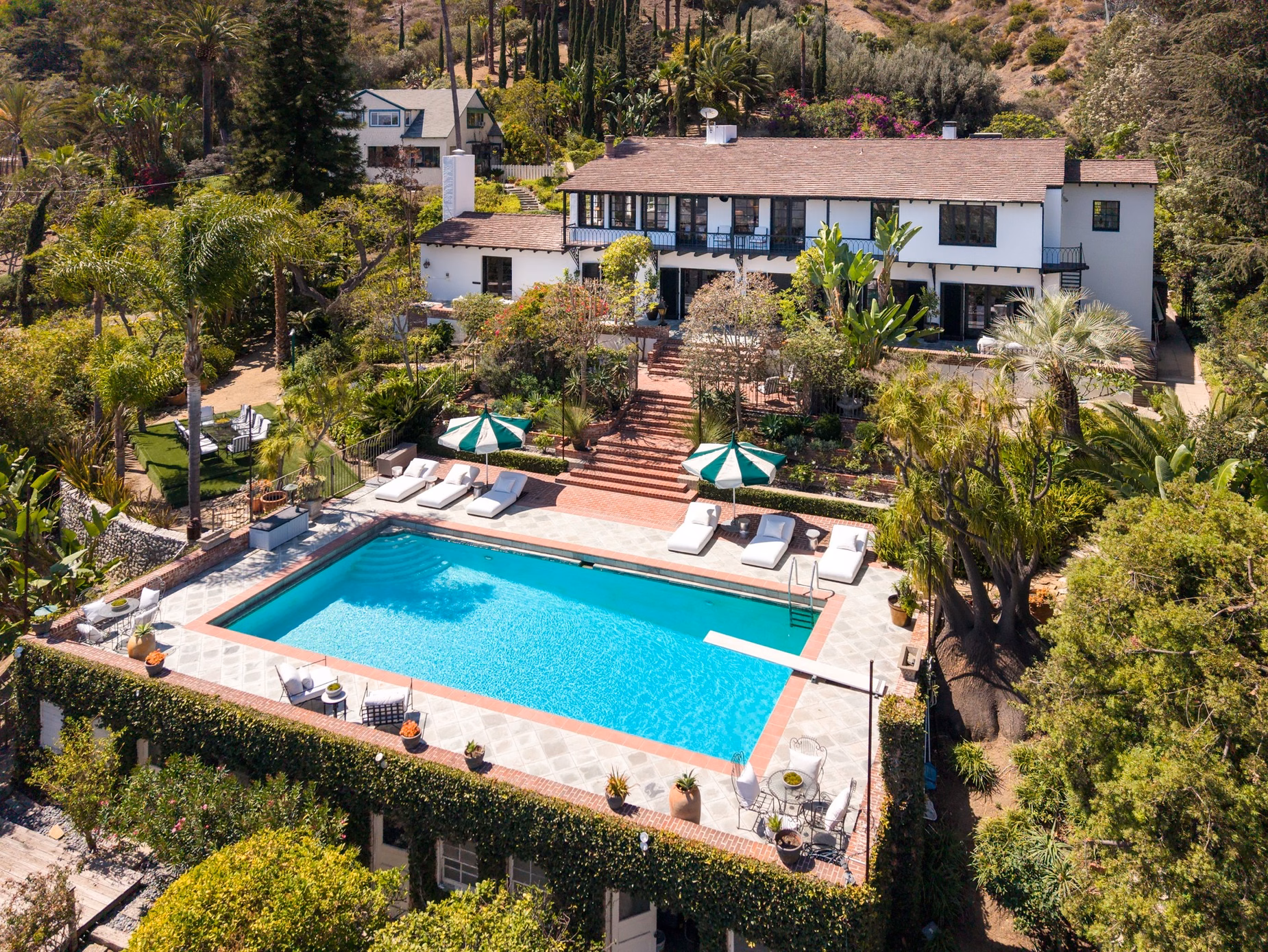 Helen Mirren selling Hollywood Home pool area alfresco home view